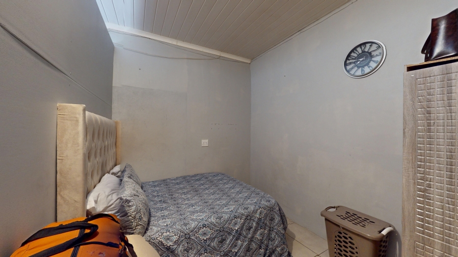 7 Bedroom Property for Sale in Sunbird Park Western Cape